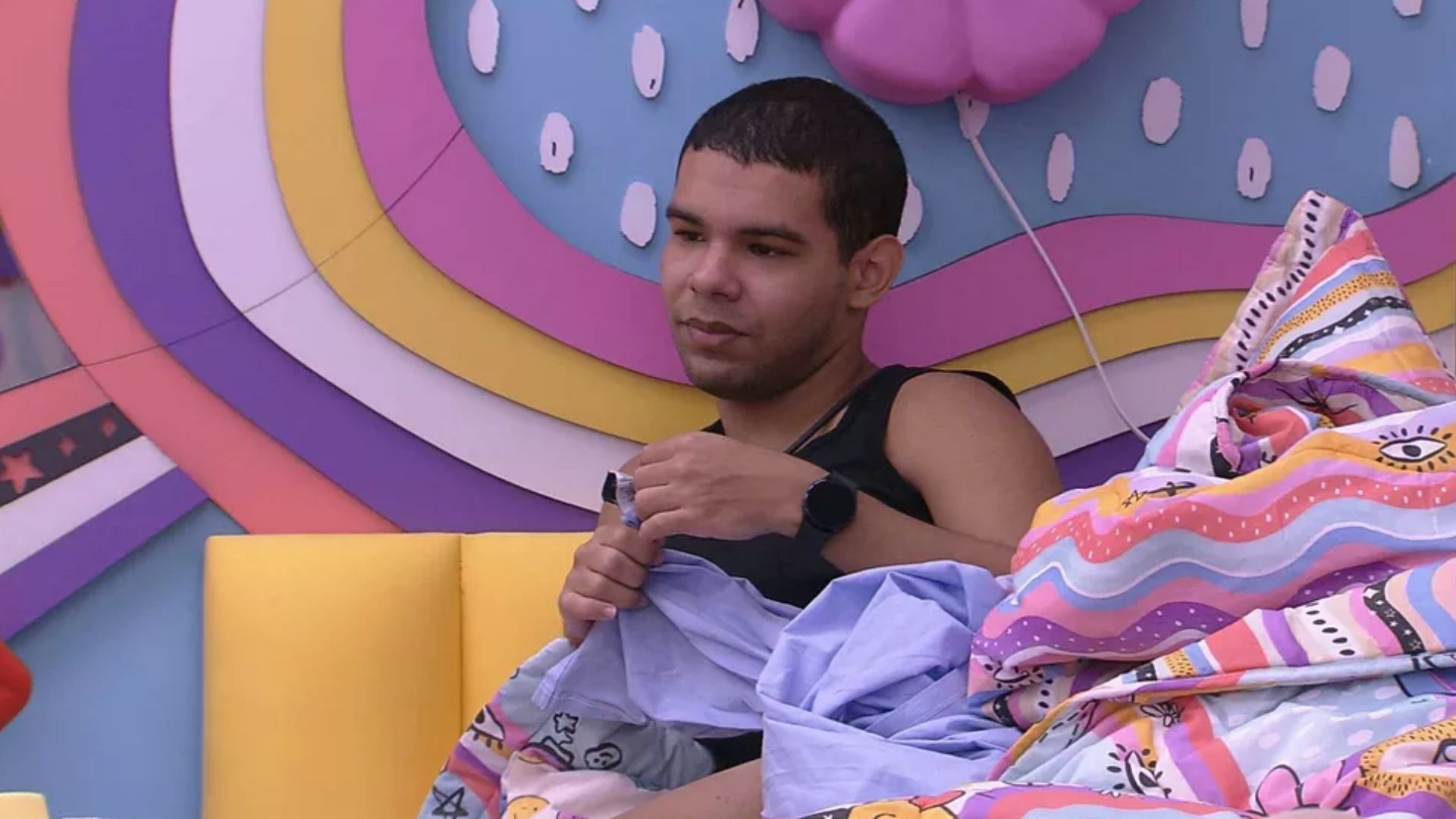 BBB22: Vyni reclama por receber pouca atenção de Eli: “Sempre eu correndo atrás”