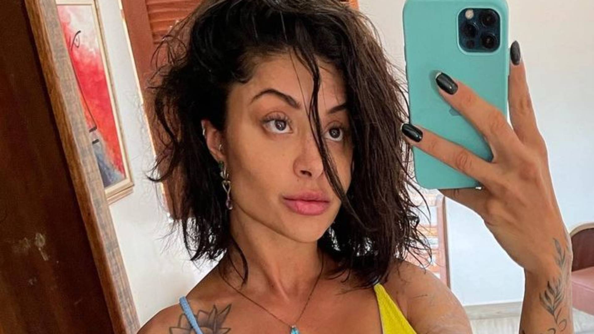 Ex-Riscado, Aline Campos deixa biquíni no limite da virilha e atiça web: “Sexy”