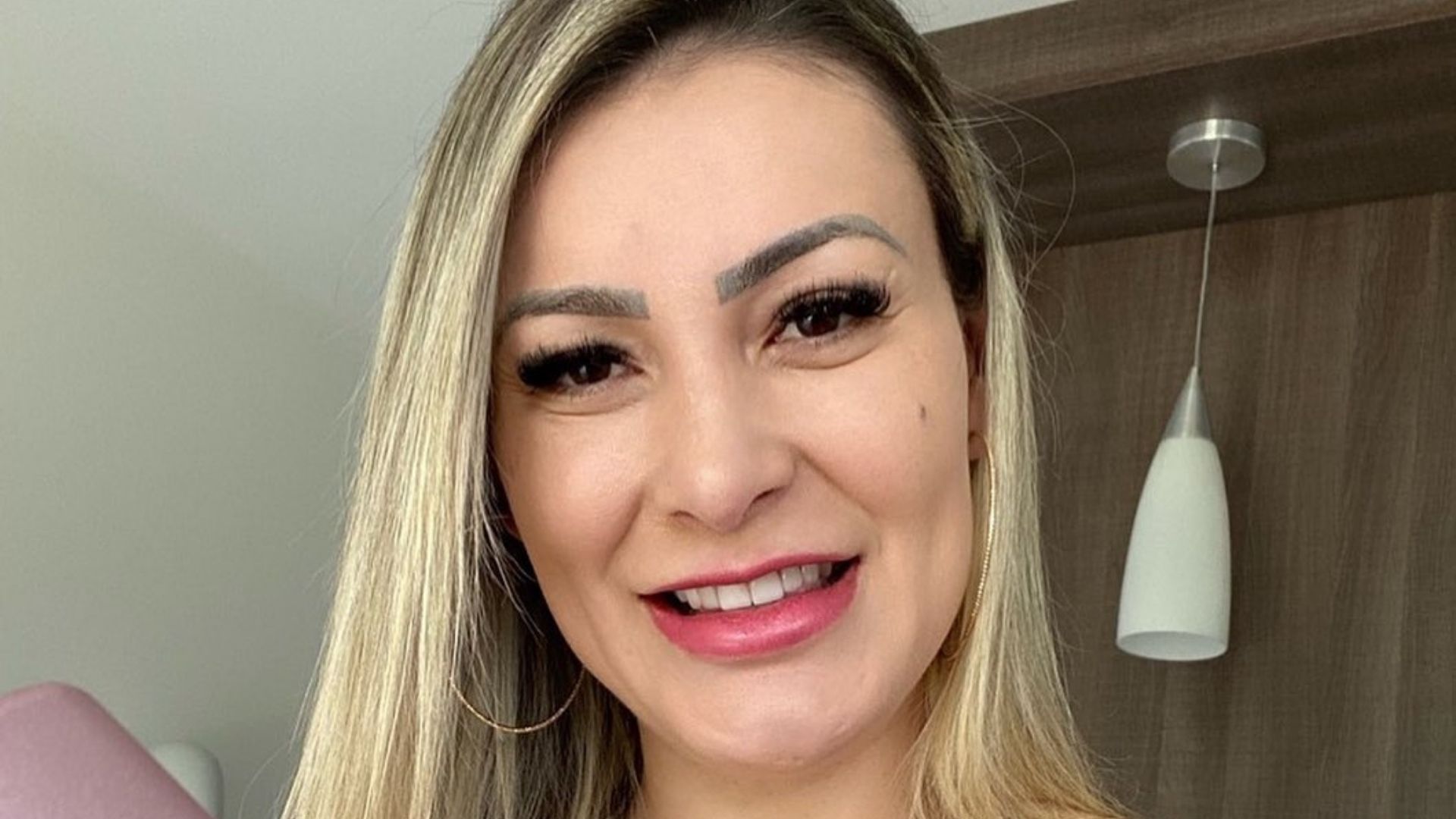 Andressa Urach decide focar nos estudos e entra para faculdade: “É apaixonada”