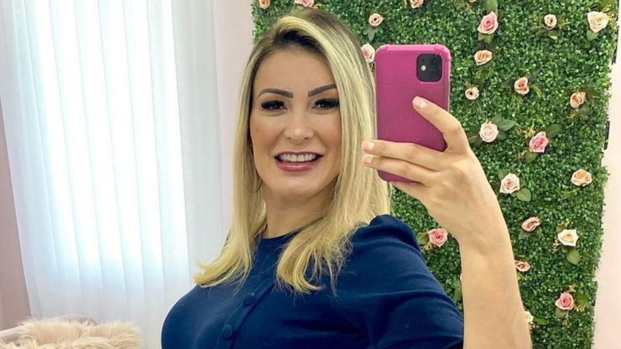 Andressa Urach vence insegurança e mostra barriga de grávida pela primeira vez: “Graciosa”