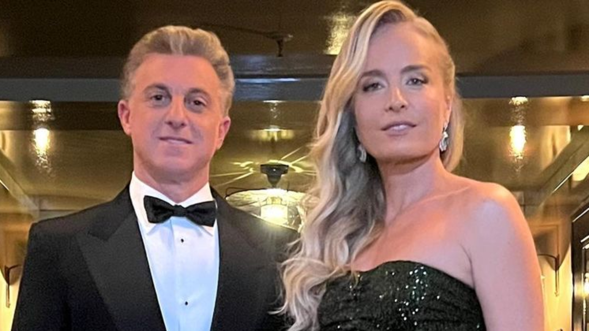 Angélica surge deslumbrante com vestido chiquérrimo avaliado em R$ 40 mil