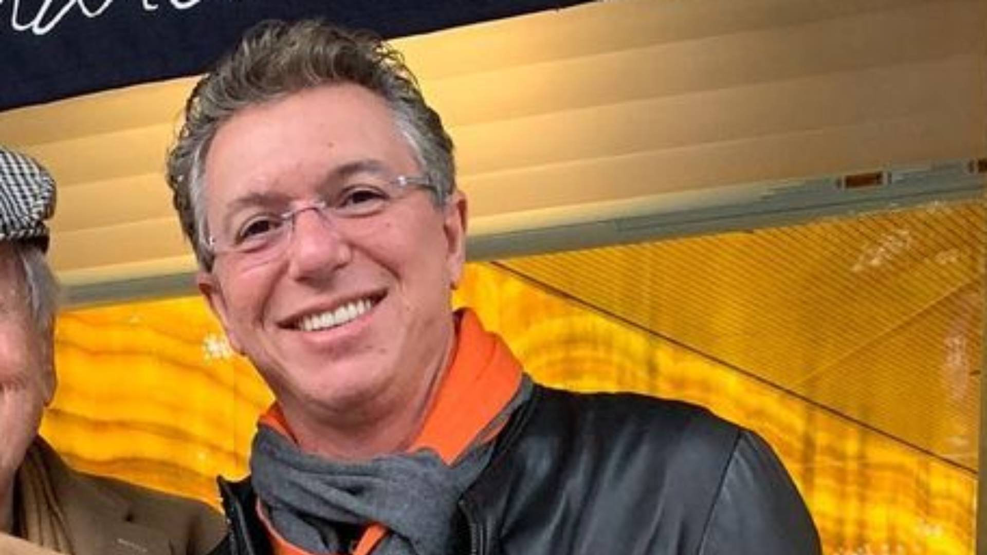 Boninho surge em clique raríssimo com o pai e surpreende a web: “Amor e carinho”