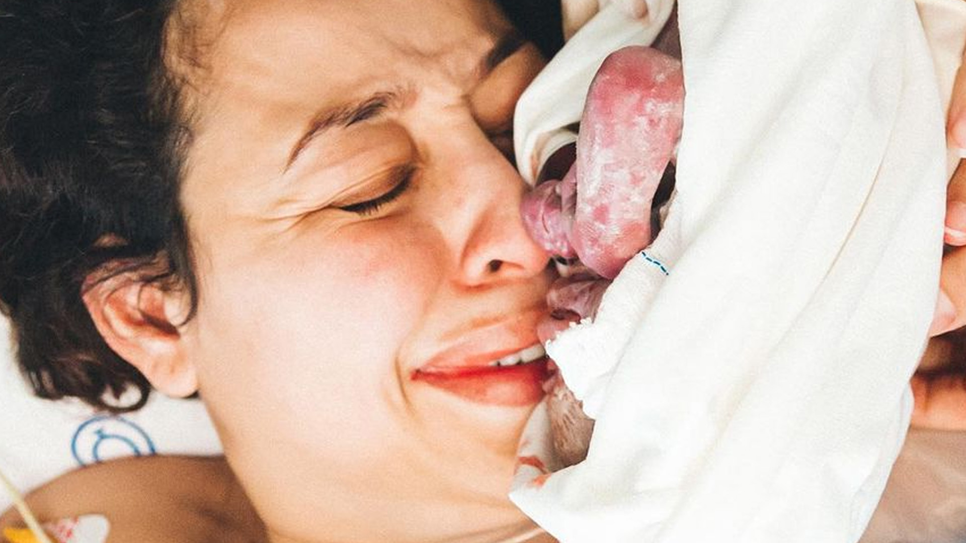 Camila Monteiro revela primeiras fotos dos gêmeos Noah e Aurora: “Arco-íris”