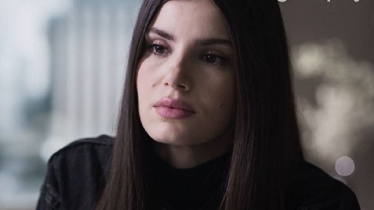 Cortada de Verdades Secretas 2, Camila Queiroz se pronuncia: “Tentei ter razão”