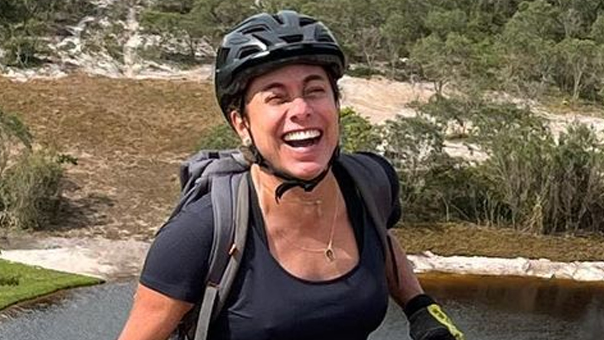 Cissa Guimarães mostra disposição e pedala 20km: “Você tá demais”