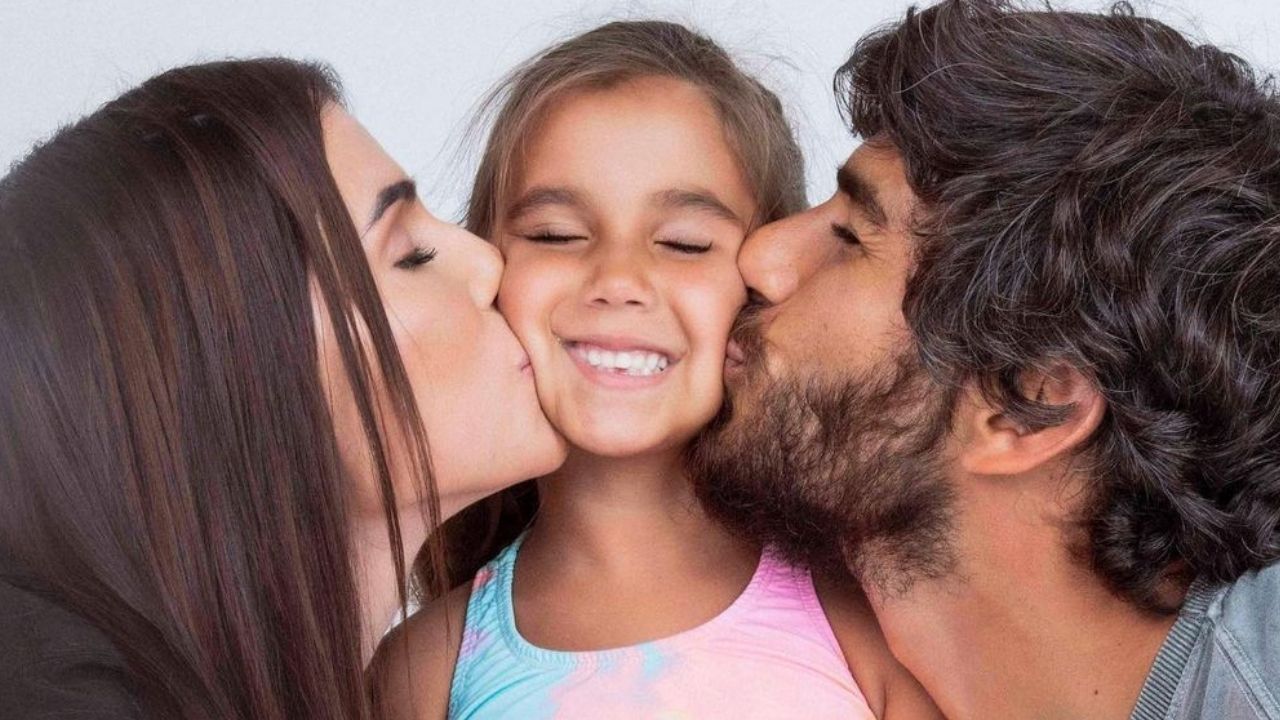 Deborah Secco escreve homenagem para a filha de cinco anos: “O carinho é uma dádiva”