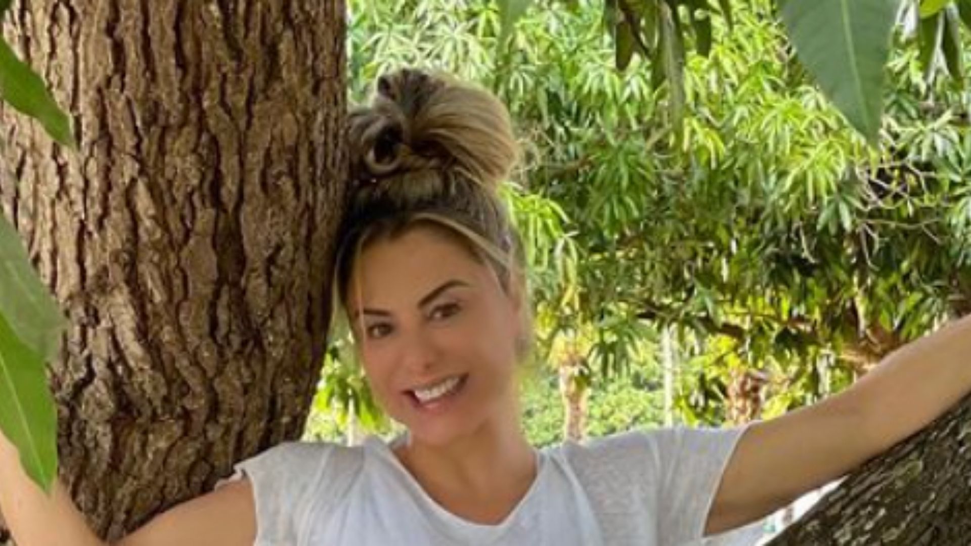 Esposa de Leonardo surge de chinelo de dedo em momento sem vaidade: “Paciência”