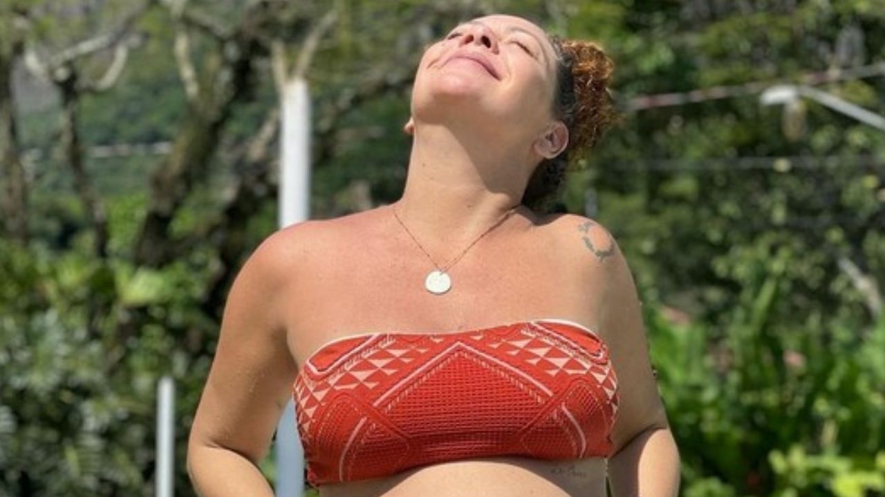 Fabíula Nascimento posa de biquíni e barrigão imenso choca fãs: “Está chegando”