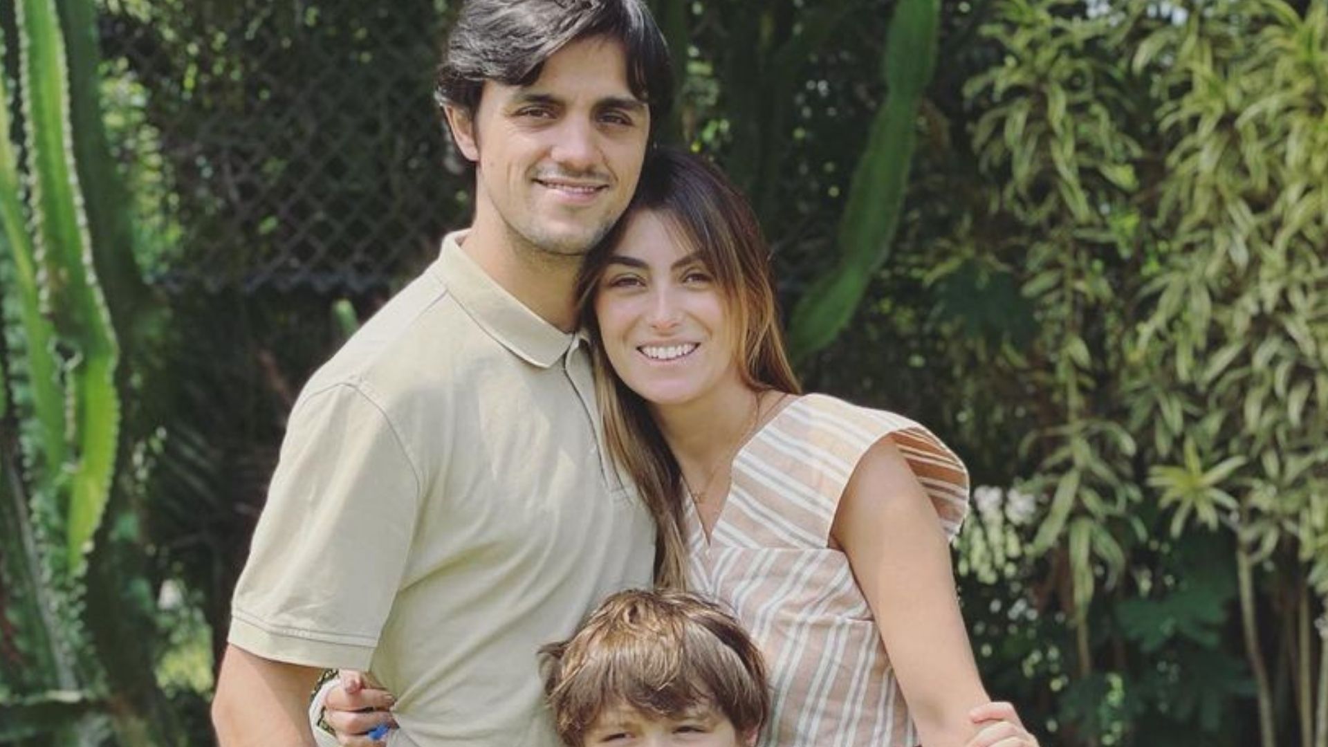 Felipe Simas nega que os filhos o afastaram da esposa: “Foi o oposto”