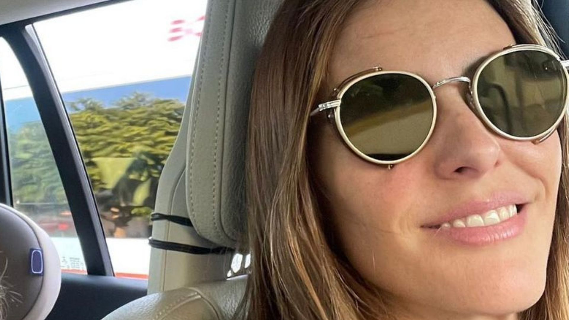 Filha de Fernanda Lima surge com look estiloso em carro de luxo: “Fofa demais”