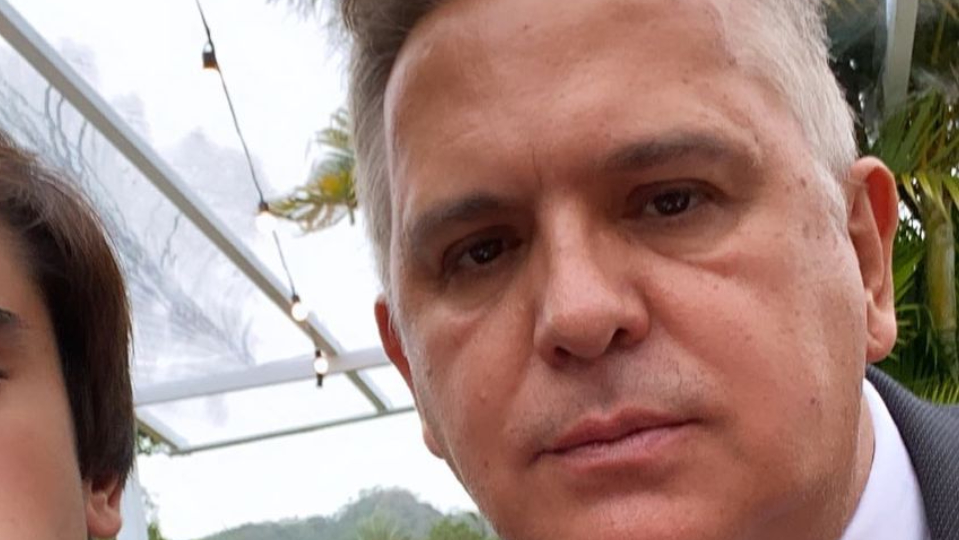 Filho de Gloria Pires posa com o pai em clique raro e semelhança choca: “Gêmeos”