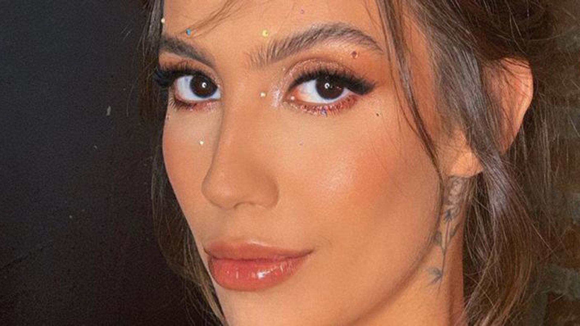 Gabi Brandt ostenta mais de 50 perfumes em seu closet: “Eu faço coleção”