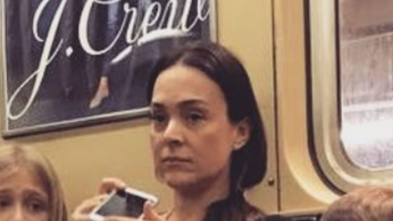 Gabriela Duarte surge com os dois filhos em foto durante viagem de metrô: “Comportados”