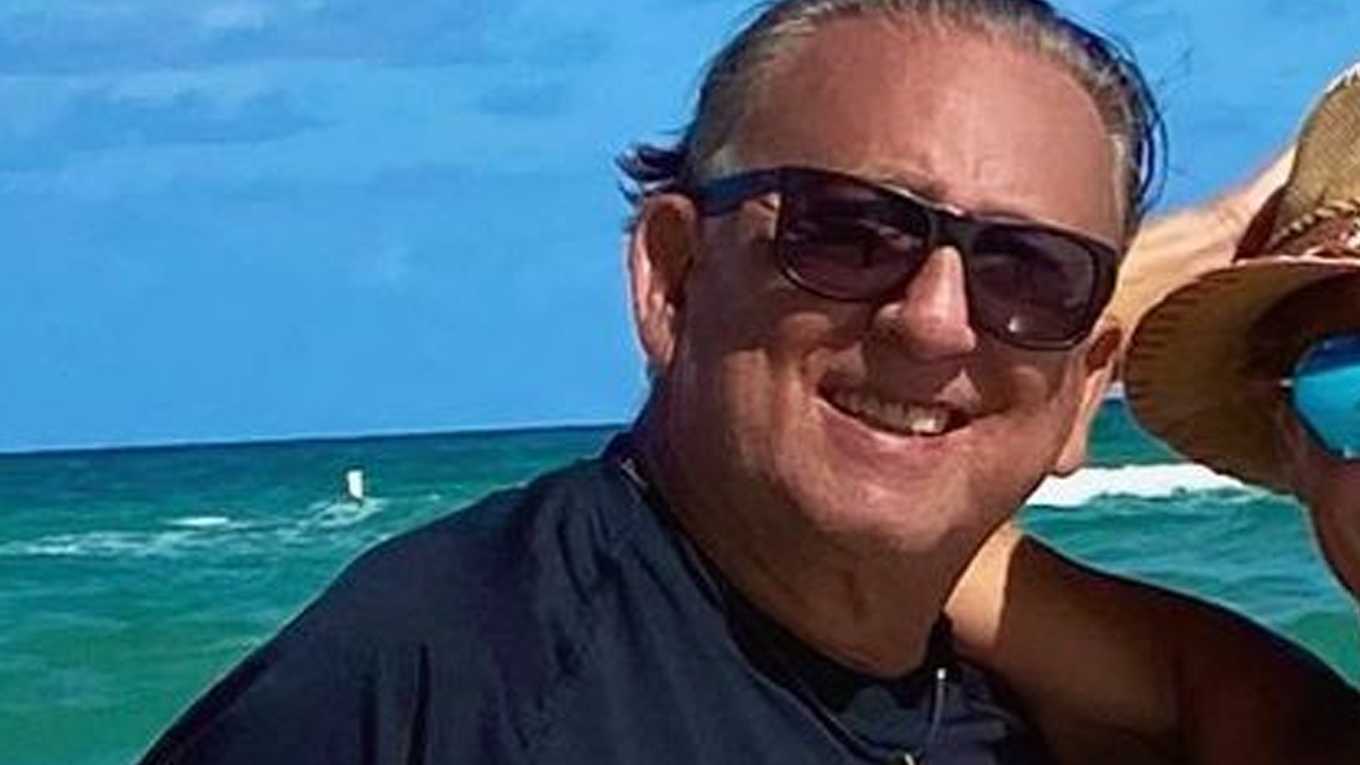 Esposa de Galvão Bueno aparece de biquíni e celebra: “21 anos”