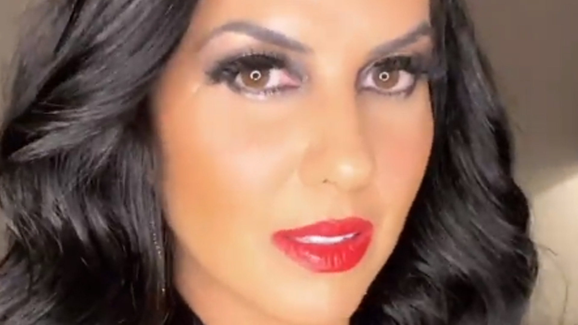 Graciele Lacerda se joga em noitada com vestido estilo rede: “Um arraso”