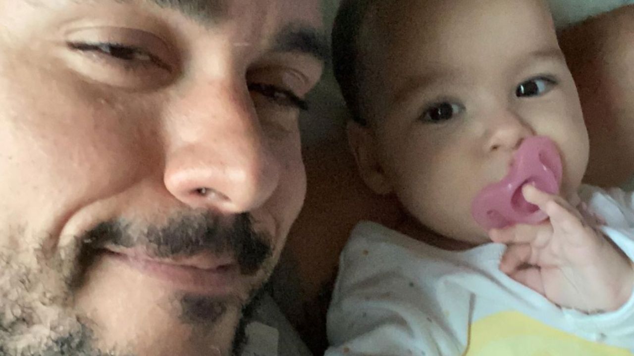 “Os piores dias da minha vida”, diz Joaquim Lopes após internação da filha bebê