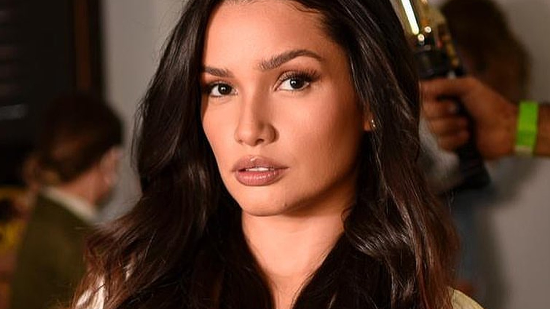 Ex-BBB Juliette Freire aparece embonecada em bastidores: “Beleza surreal”