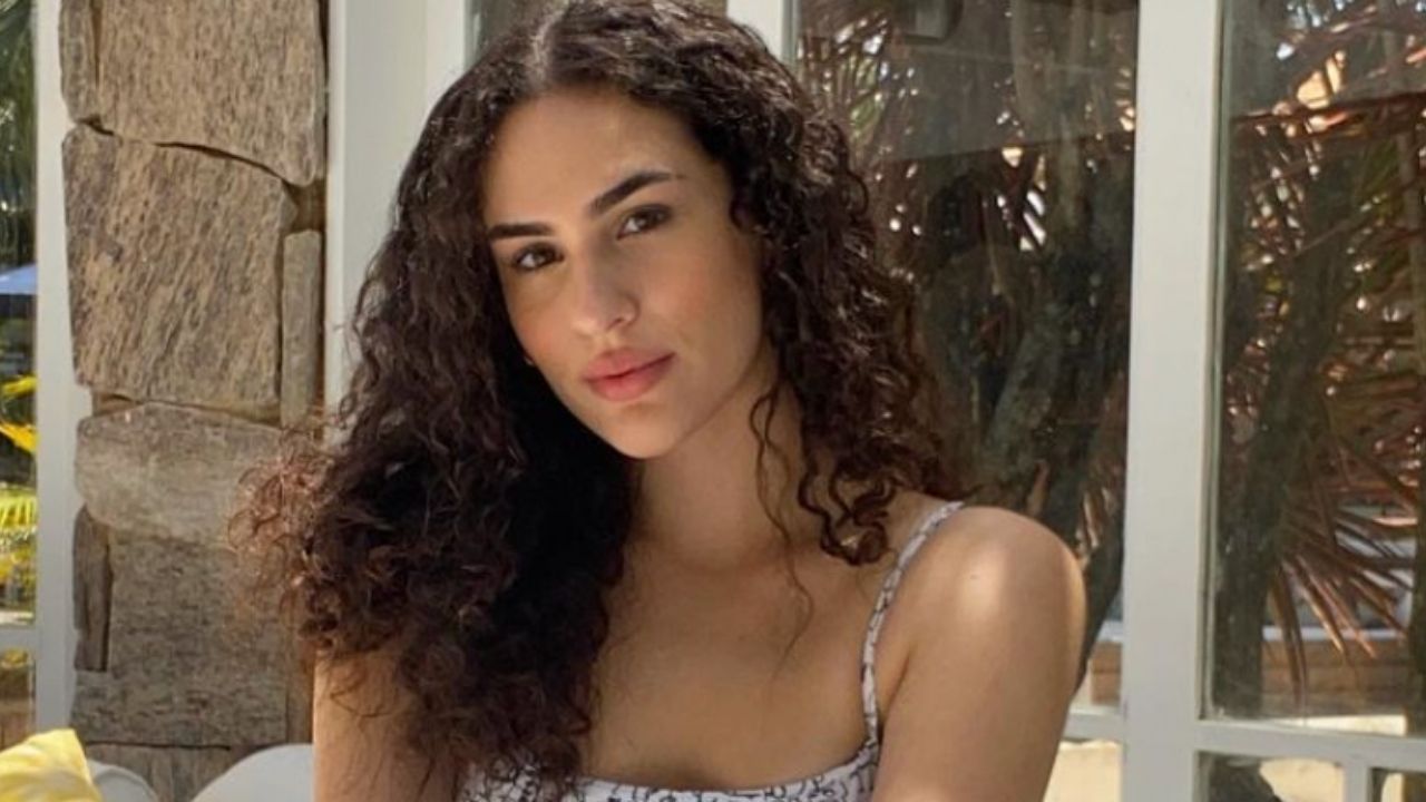 Aos 22 anos, filha de Renato Aragão posa de biquíni em clique raro: “Mulherão”