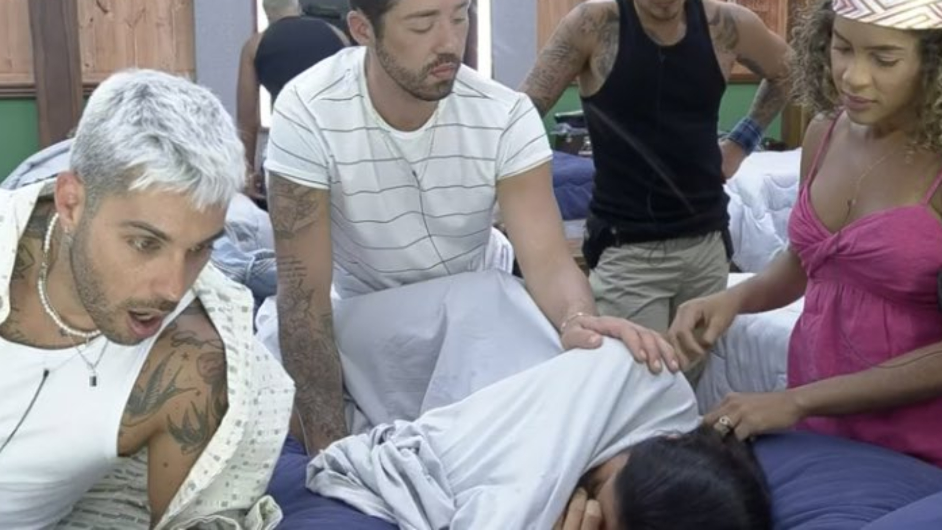 A Fazenda 13: Mileide Mihaile se desespera e chora após ter cabelo cortado: “Louca”