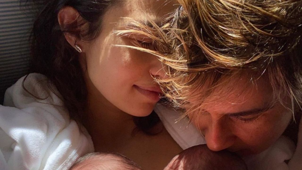 Nanda Costa e Lan Lahn publicam primeira foto das gêmeas: “Chegaram revolucionando”