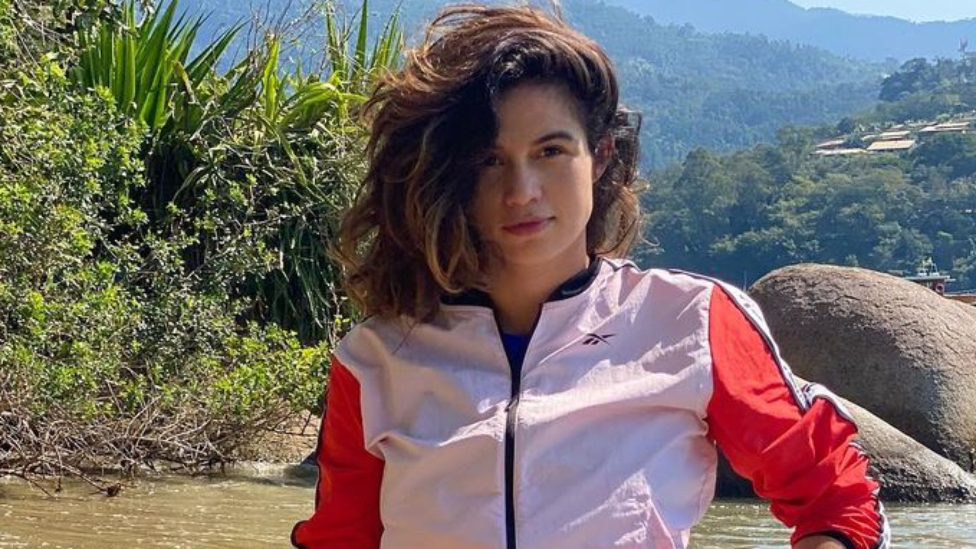 Nanda Costa se derrete ao abrir guarda-roupas das filhas recém-nascidas: “Lindas”