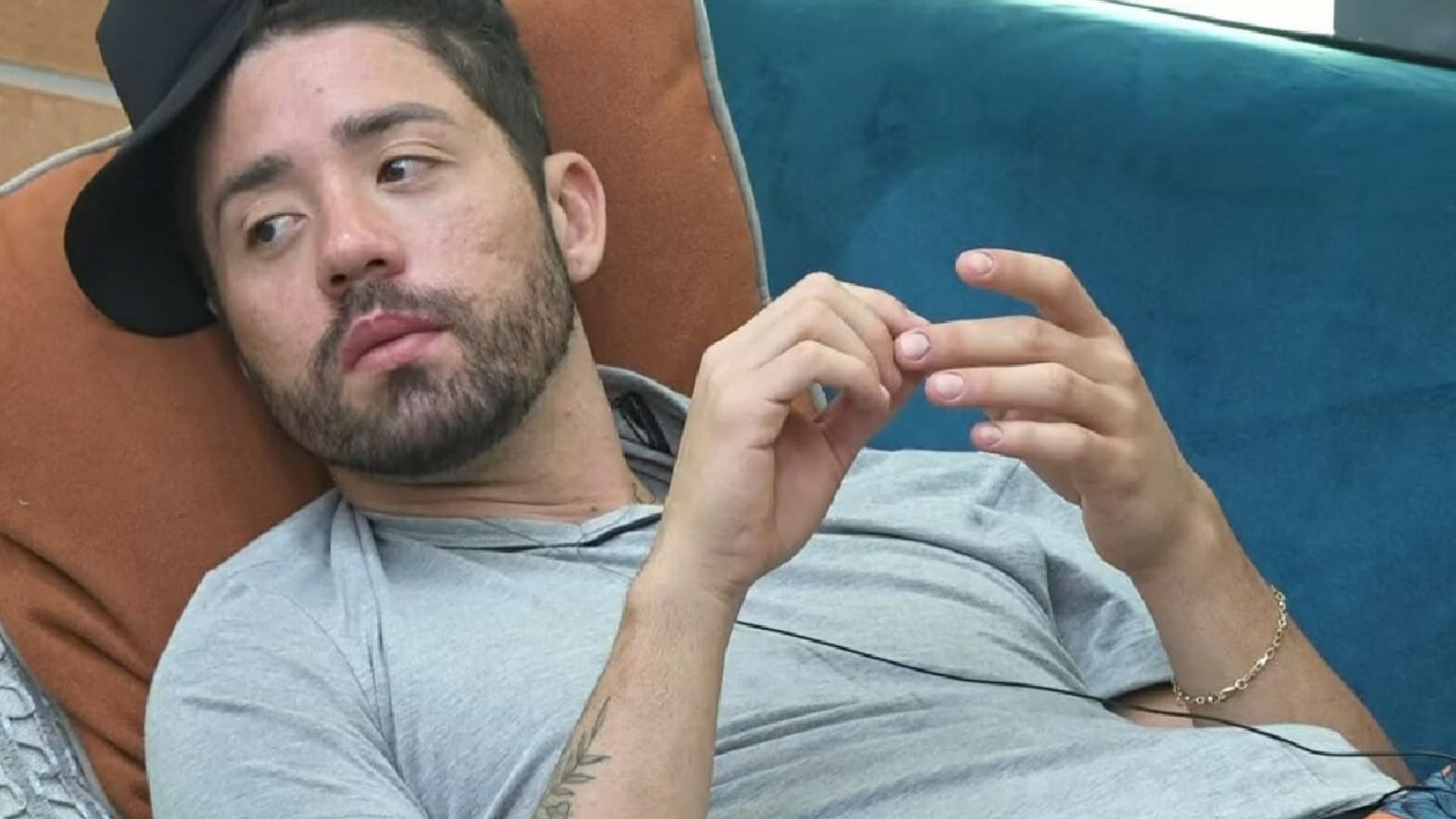 A Fazenda 13: Rico Melquíades choca ao anunciar doença contagiosa: “Passem álcool”
