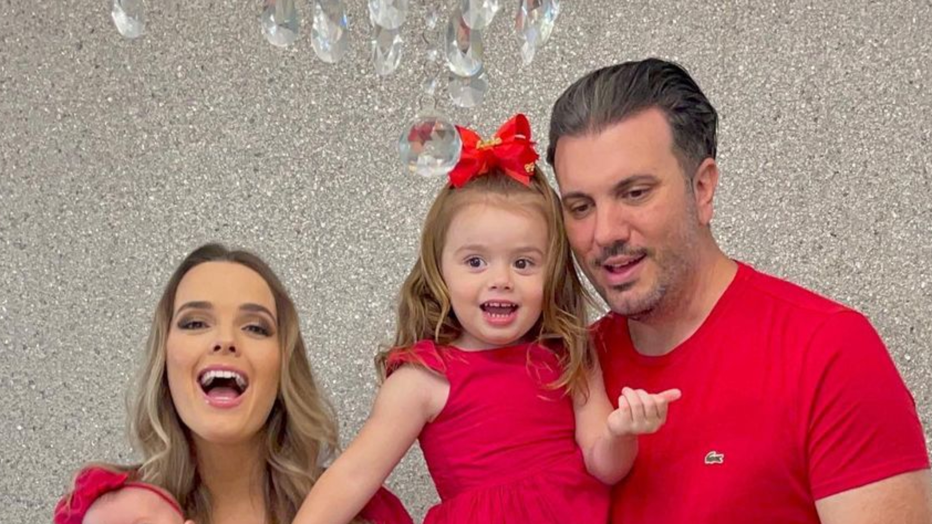 Herdeira de Thaeme Mariôto, Ivy celebra dois meses vestida a caráter: “Lindeza”