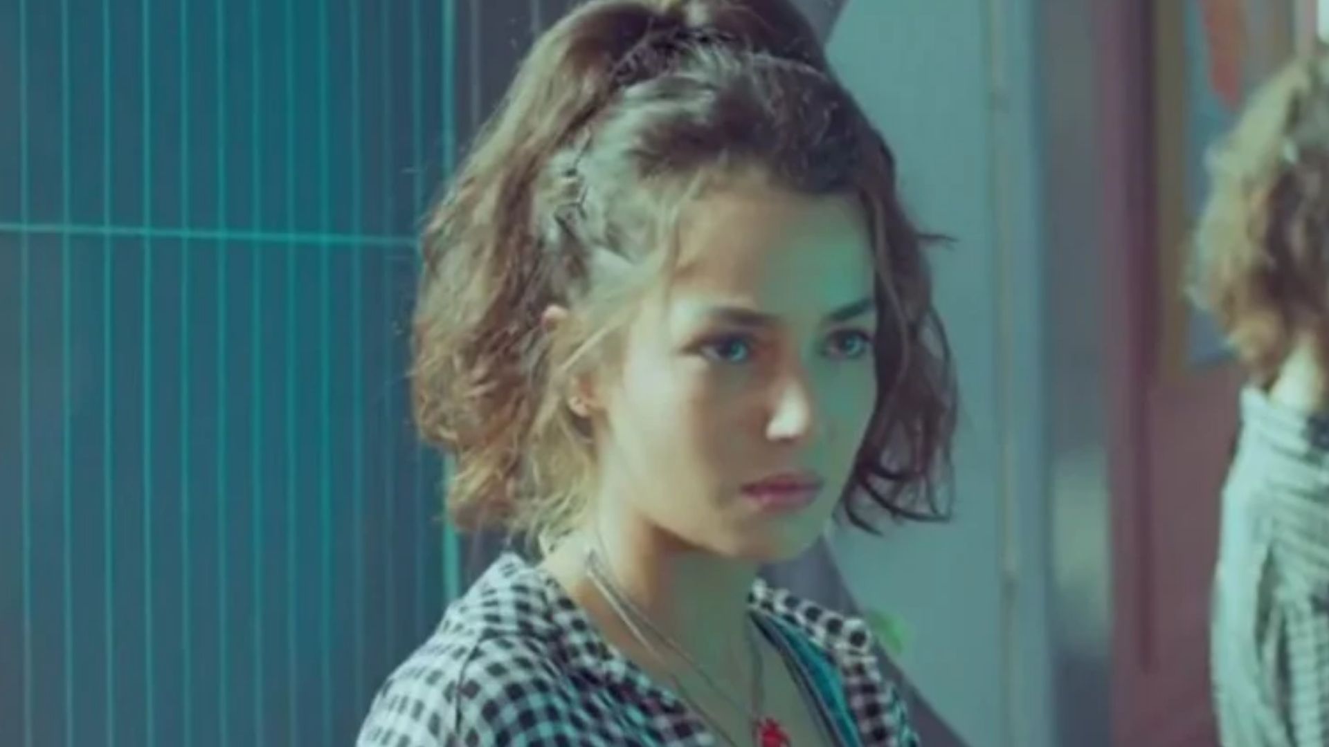 Um Lugar ao Sol: Cecília se vira contra Rebeca e dá em cima do marido de Ilana