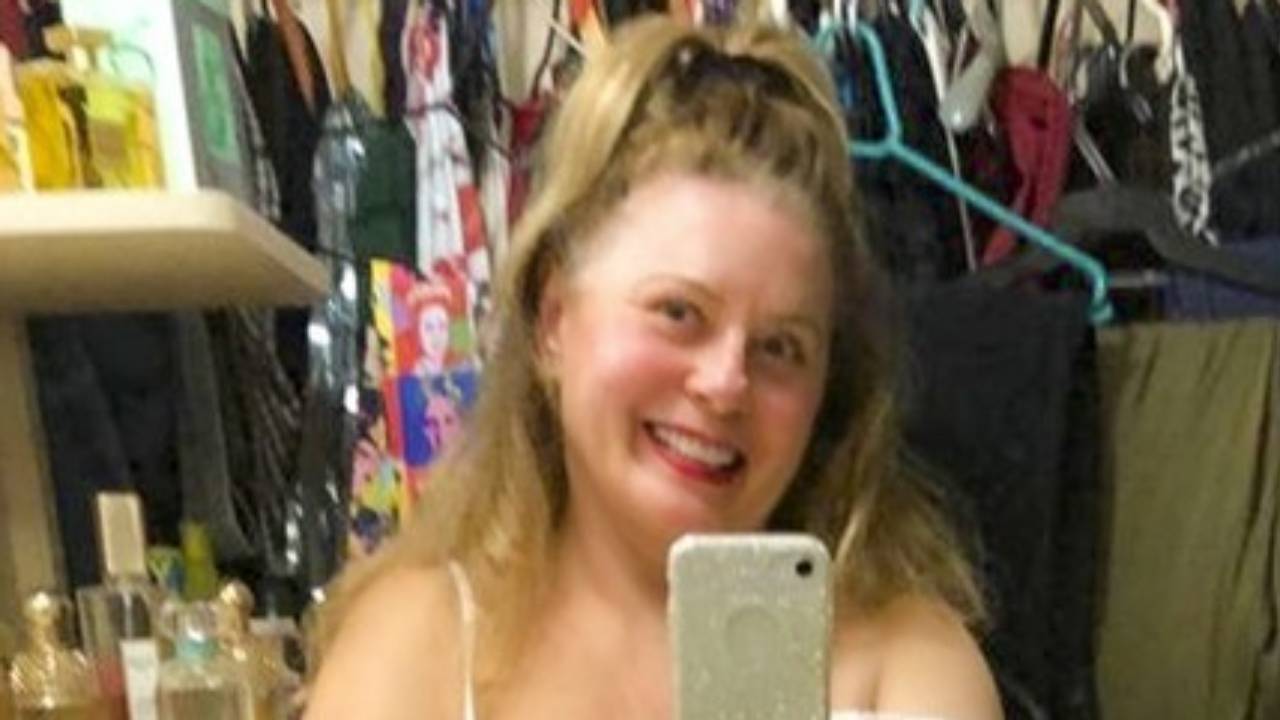 Aos 69 anos, Vera Fischer aposta em cropped e barriga sequinha rouba a cena: “Menininha”