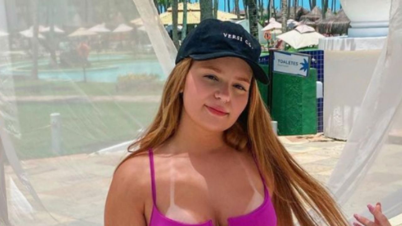 Ex-BBB Viih Tube deixa corpão farto à mostra com biquini escandaloso: “Calor”