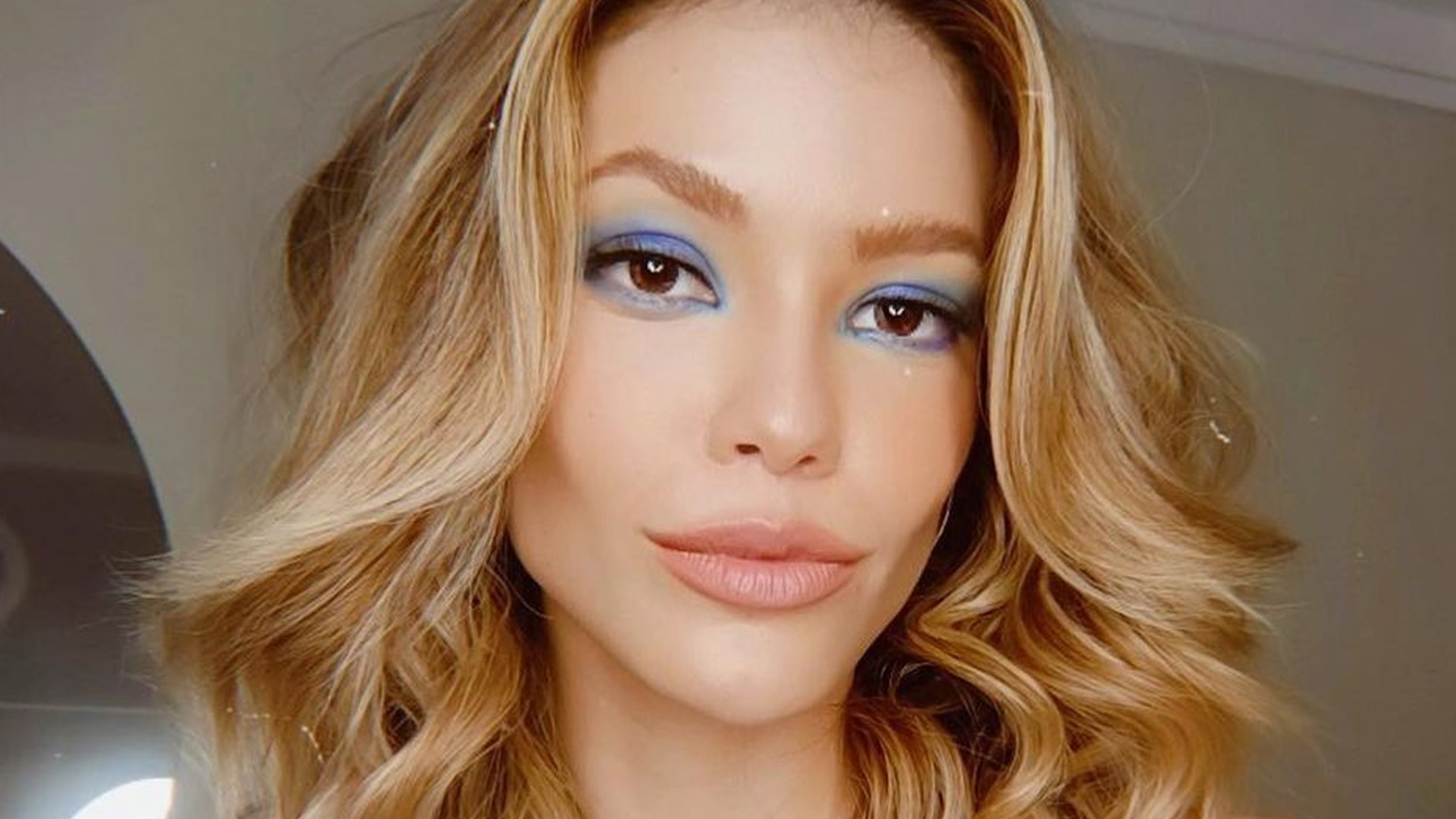Vitória Strada posa de maiô branco e beleza impressiona: “Linda como sempre”