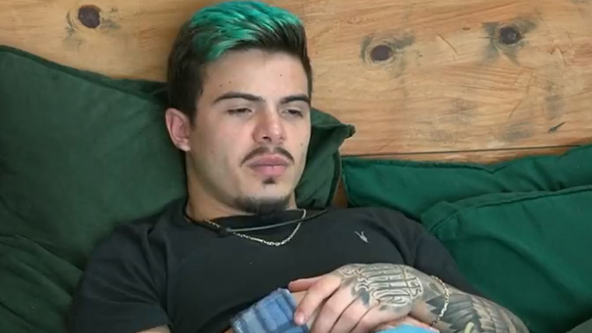 A Fazenda: Thomaz reclama de aliados fazendo campanha para ele ficar no jogo: “Chato”