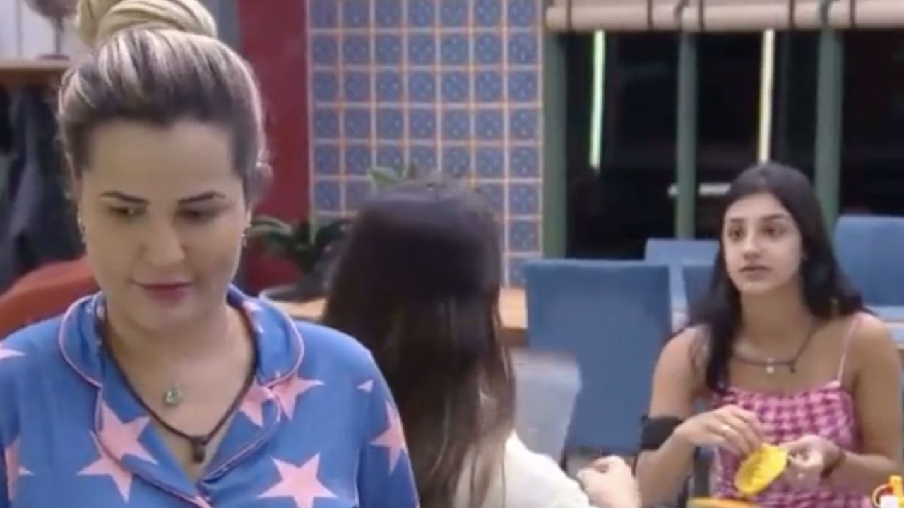 A Fazenda 14: Deolane Bezerra vibra com briga de Deborah com aliados e dispara: “Vou amar ver engolindo eles”