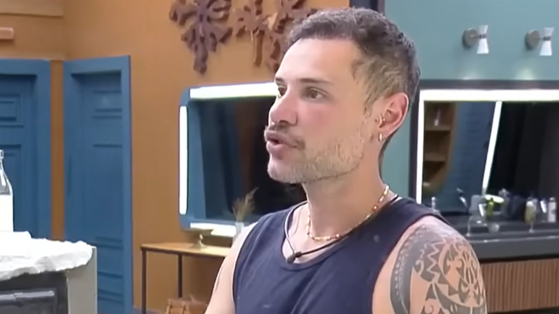A Fazenda: Alex Gallete detona novelas da Globo e chama autor de machista: “Ridículo”