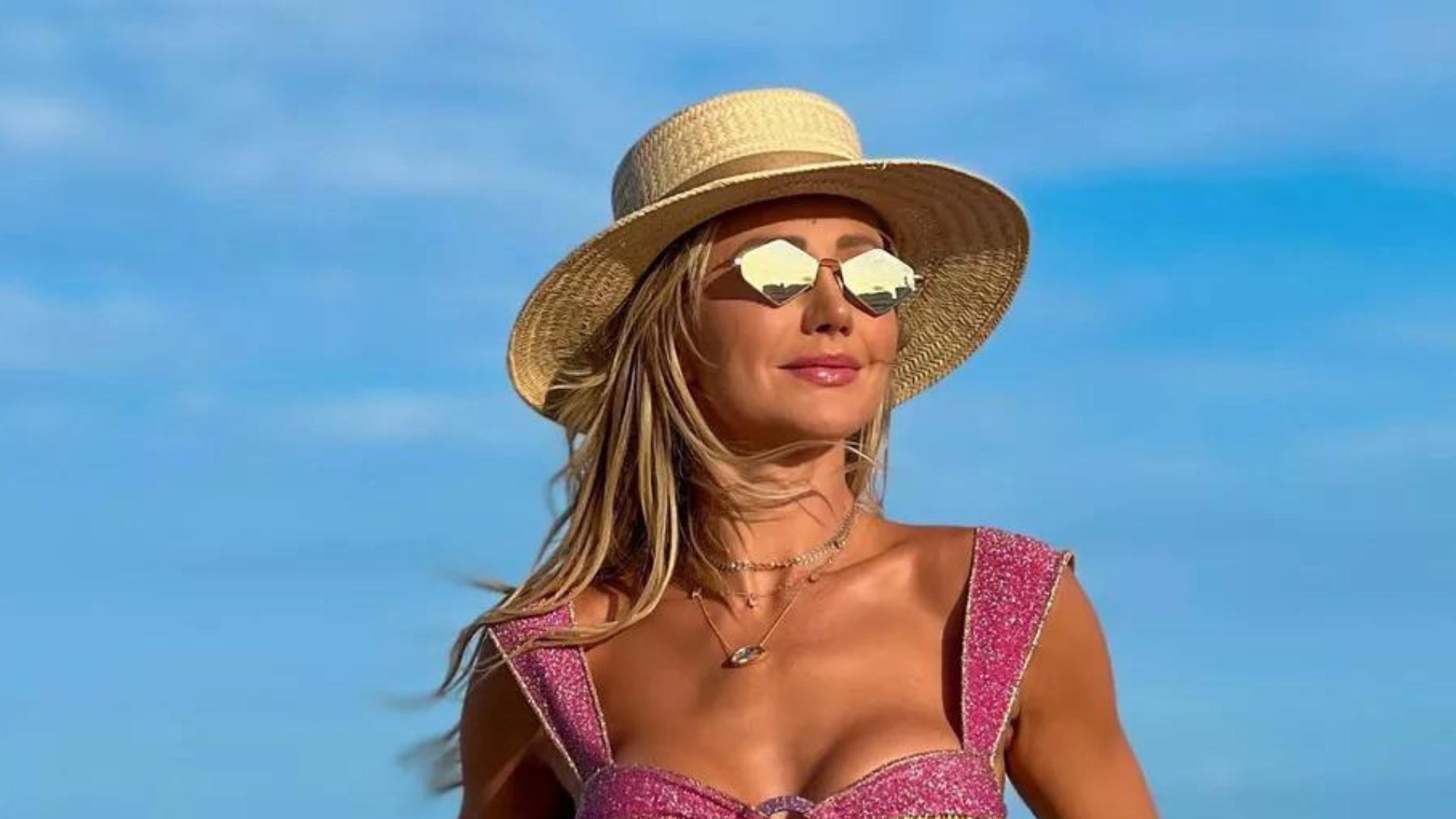 De biquíni, Ana Paula Siebert mostra antes e depois após gravidez: “Mudou totalmente”