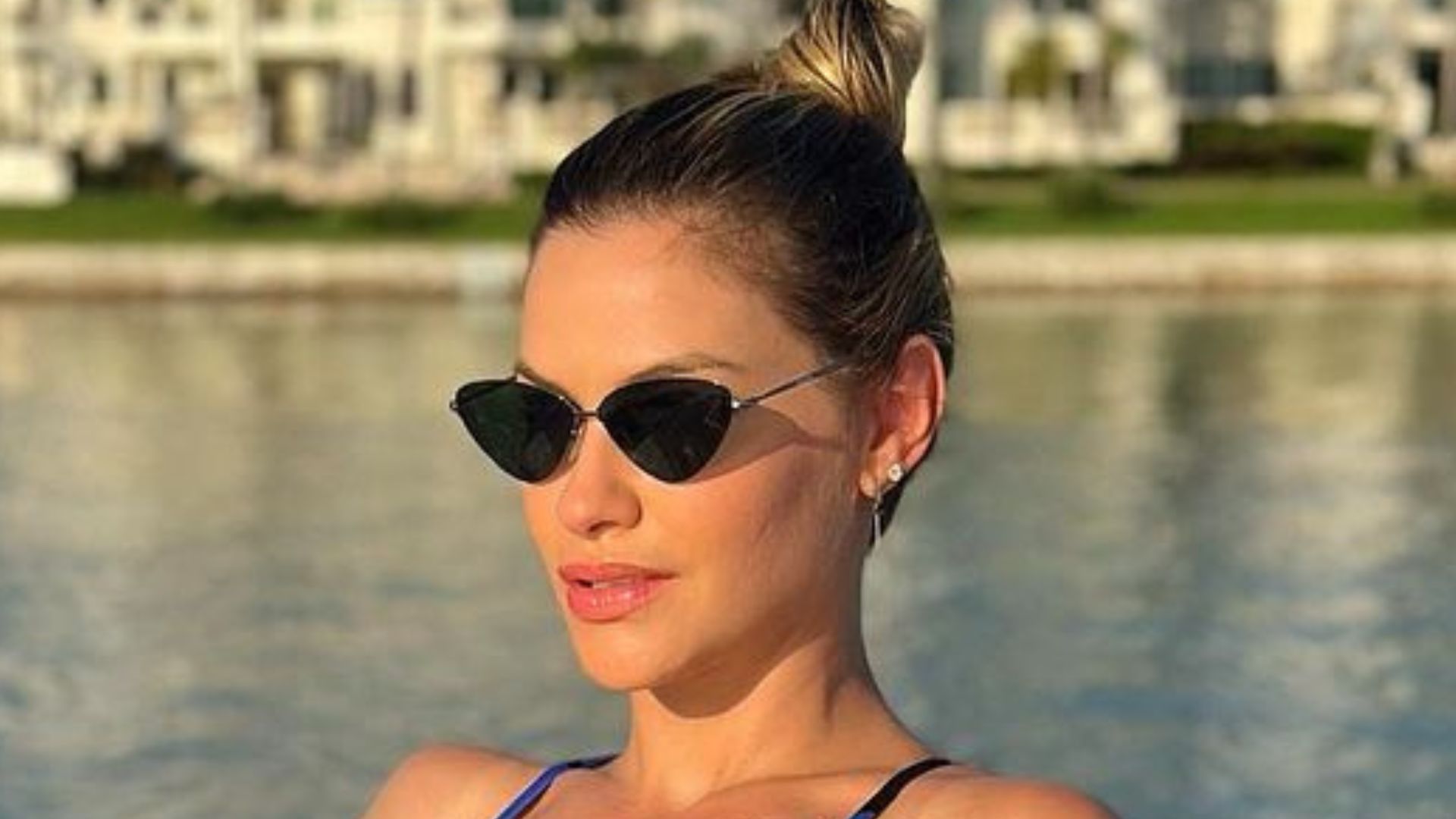 Andressa Suita curte passeio em iate de luxo de biquíni cavado e exibe pernões: “Que mulher”