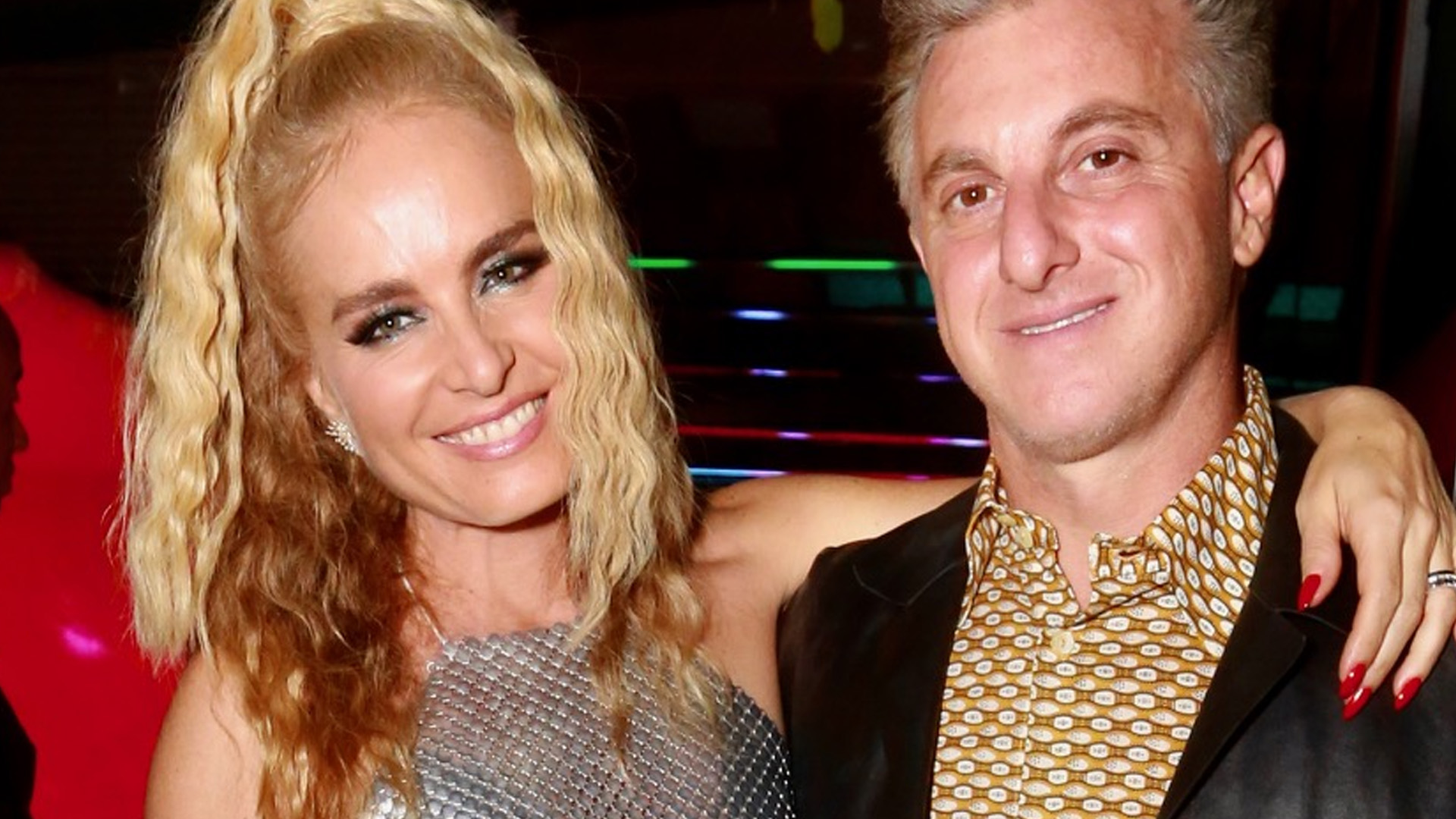 Angélica deixa costas nuas em festa de Giovanna Ewbank e fãs babam: “Tempo só favorece”