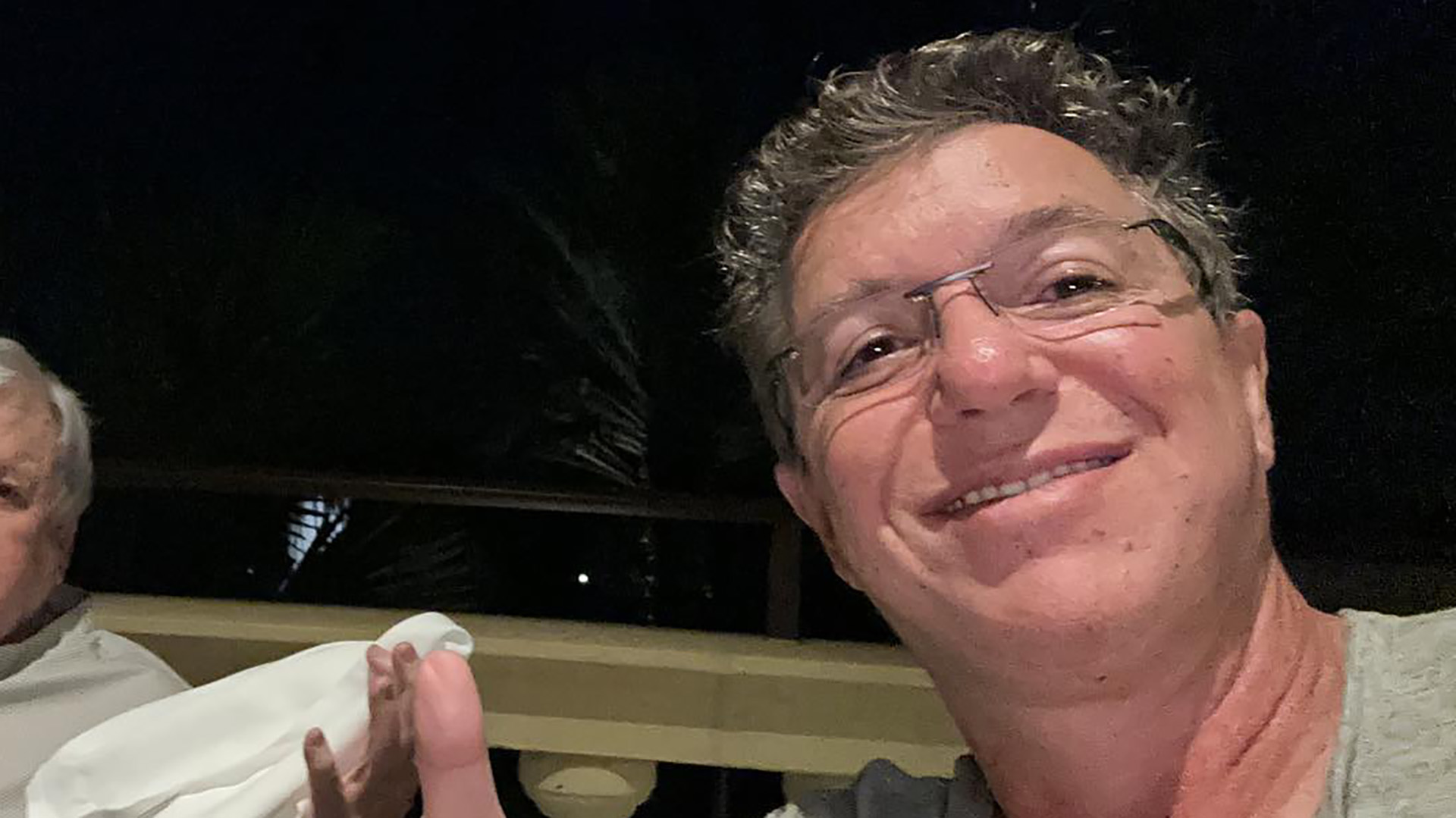 Em clique raro, Boninho surge ao lado de Boni após pai sofrer infarto: “Paciência”