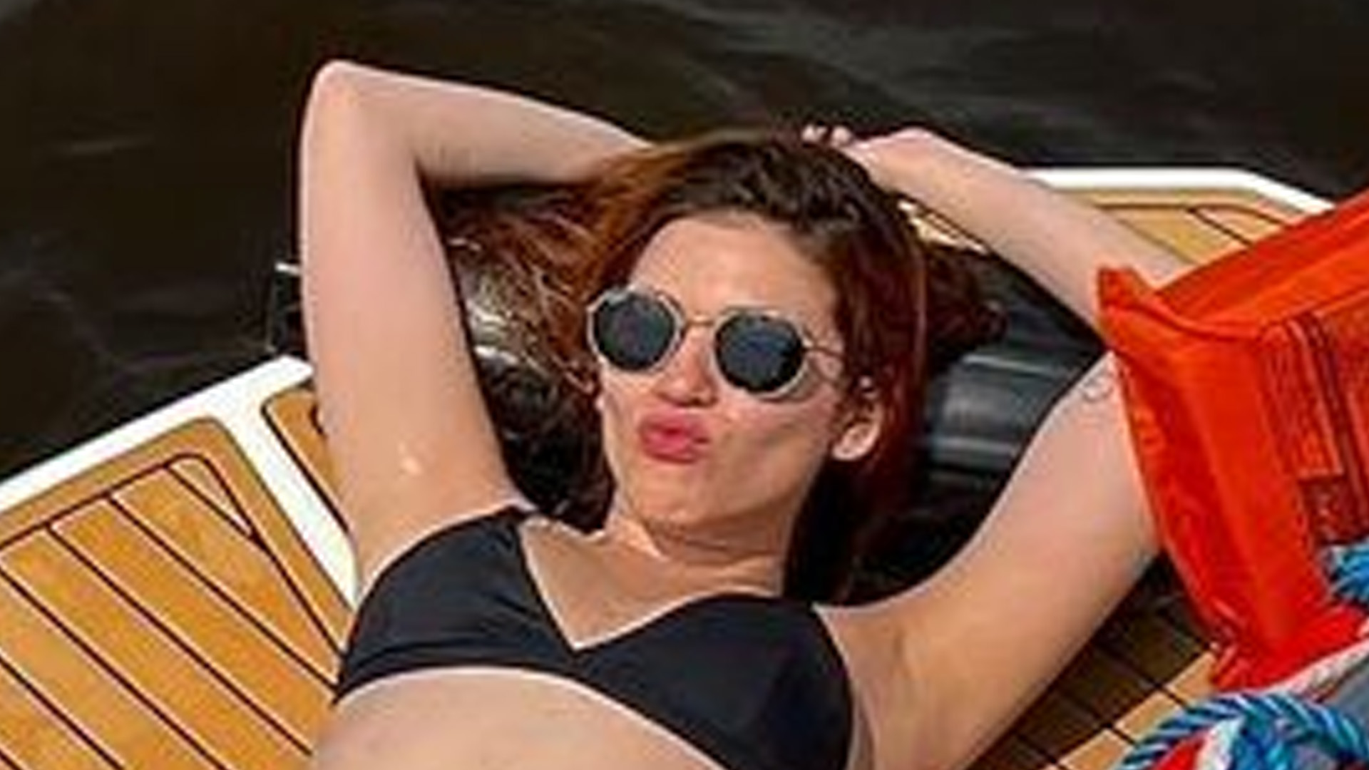Ex-BBB Ana Clara toma sol em Manaus com biquíni minúsculo e exibe curvas: “Linda demais”