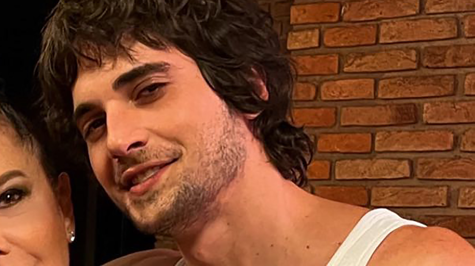 Fiuk posa agarradinho com a mãe e o irmão caçula em clique raríssimo: “Muito amor”