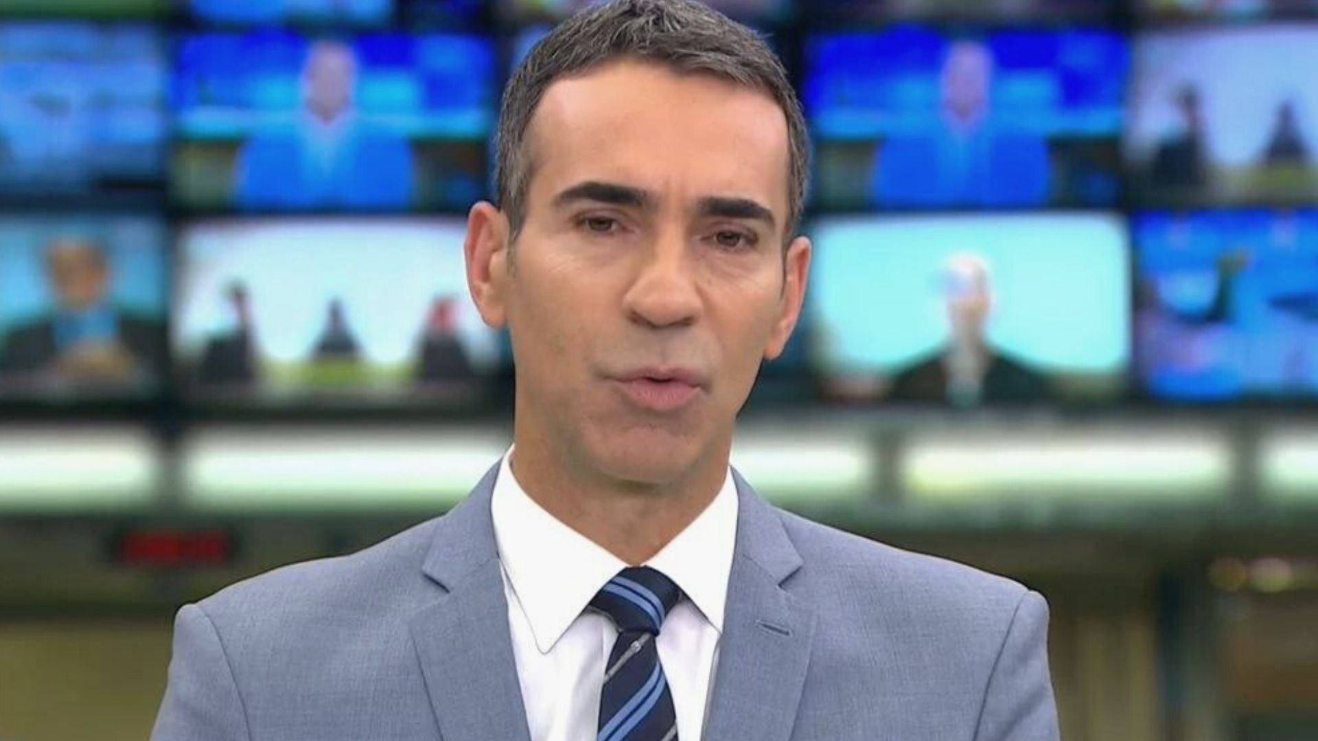 Globo muda planos às pressas após morte da mãe de César Tralli