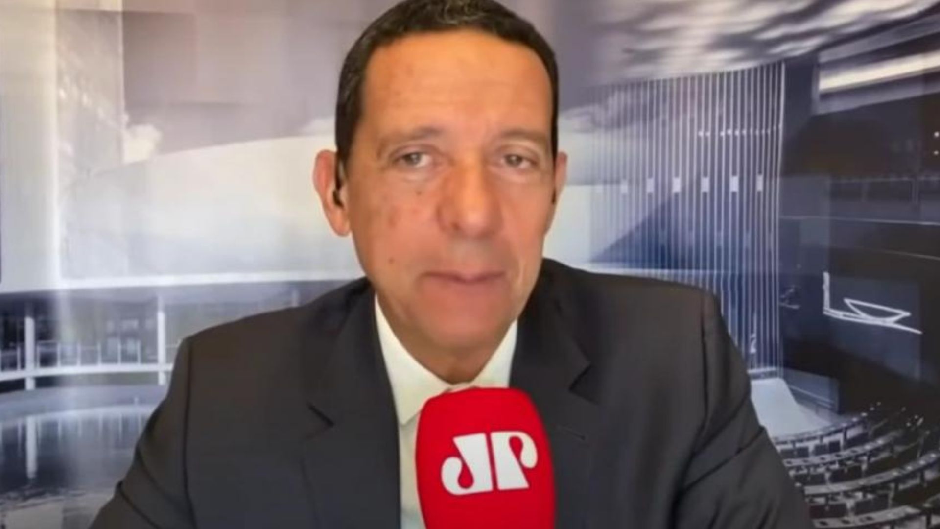 Jornalista da Jovem Pan lamenta ao noticiar vitória de Lula e é detonado na web: “Vermes”