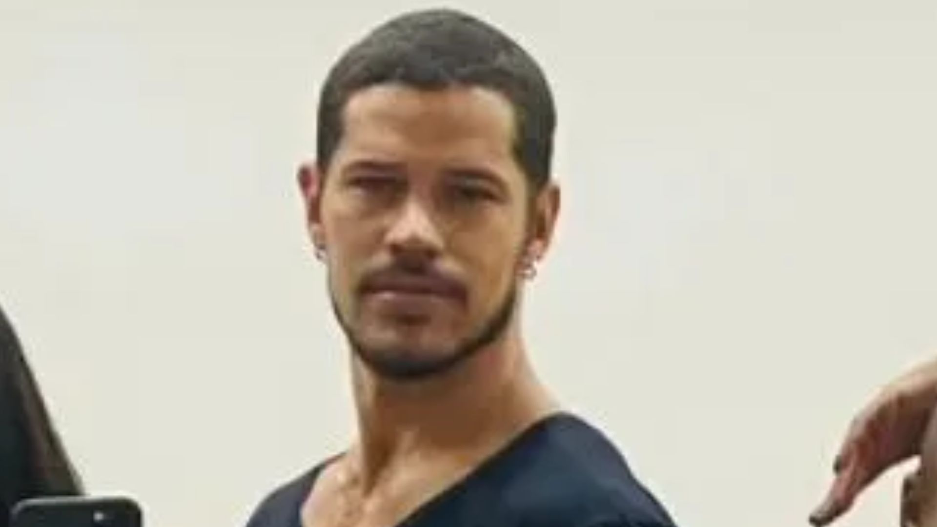 José Loreto dispensa descanso e surge em ensaio para próxima novela das 7 da Globo