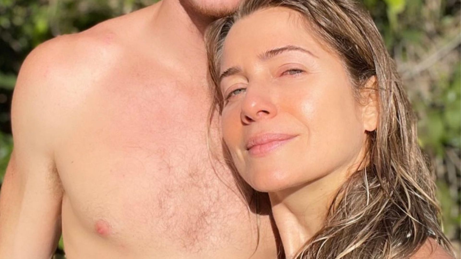 Leticia Spiller surge em clique raro com o filho e fãs comentam semelhança com Marcelo Novaes: “A cara do pai”