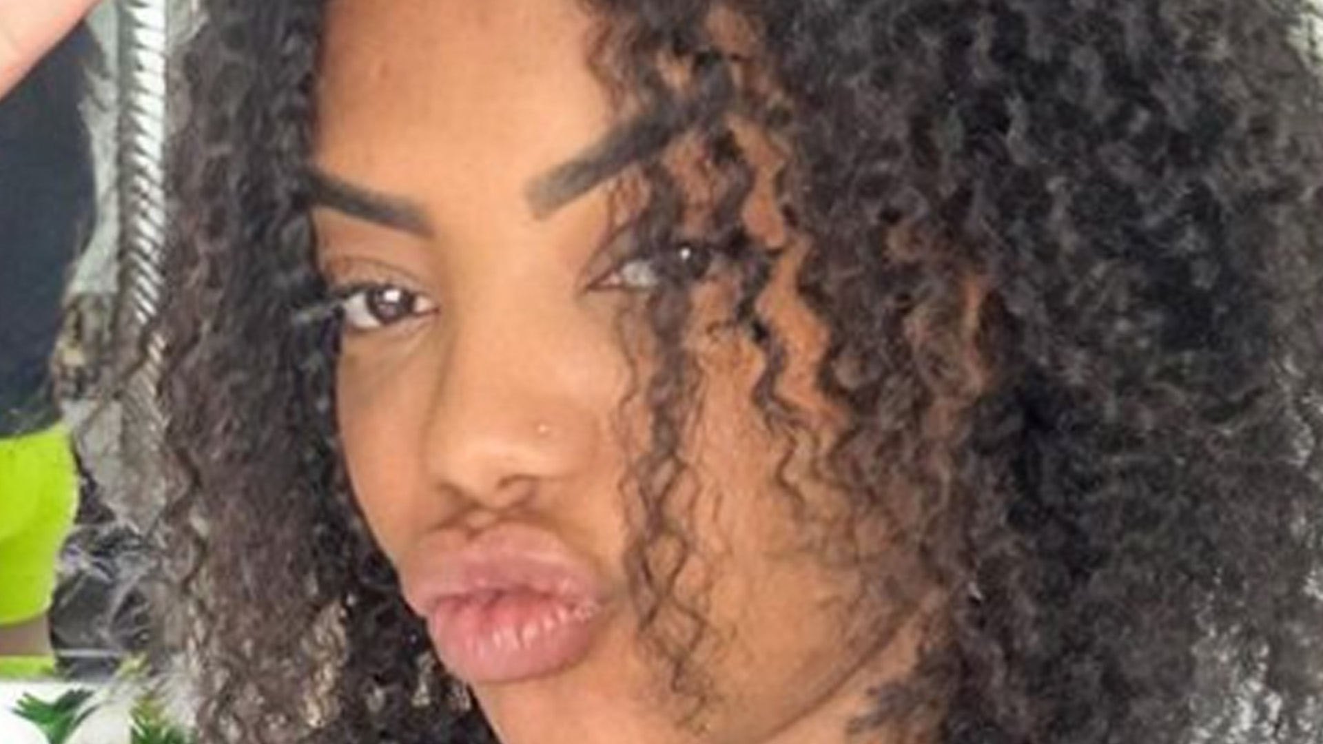 Ludmilla surpreende fãs ao mostrar cabelo natural: “Cachinhos”