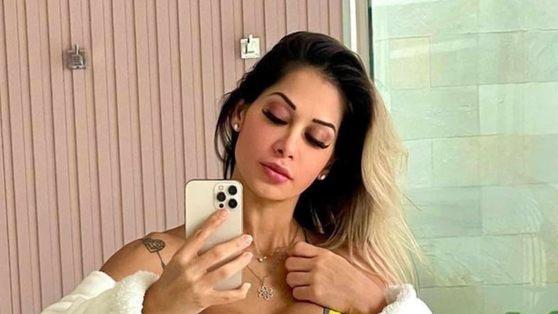 Após separação, Maíra Cardi surge de lingerie e desabafa: “Nunca me ajudaria”