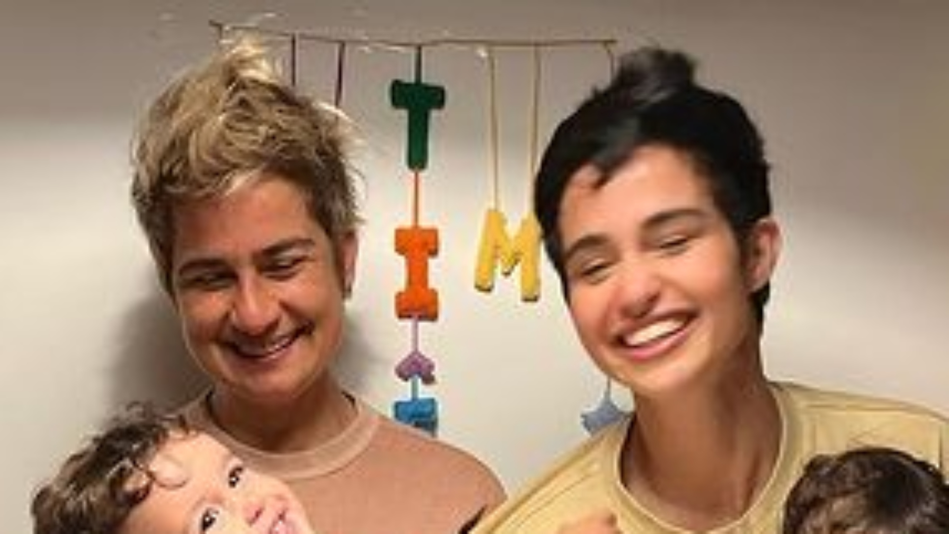 Nanda Costa revela detalhes de festa intimista de um ano das filhas gêmeas: “Viva”