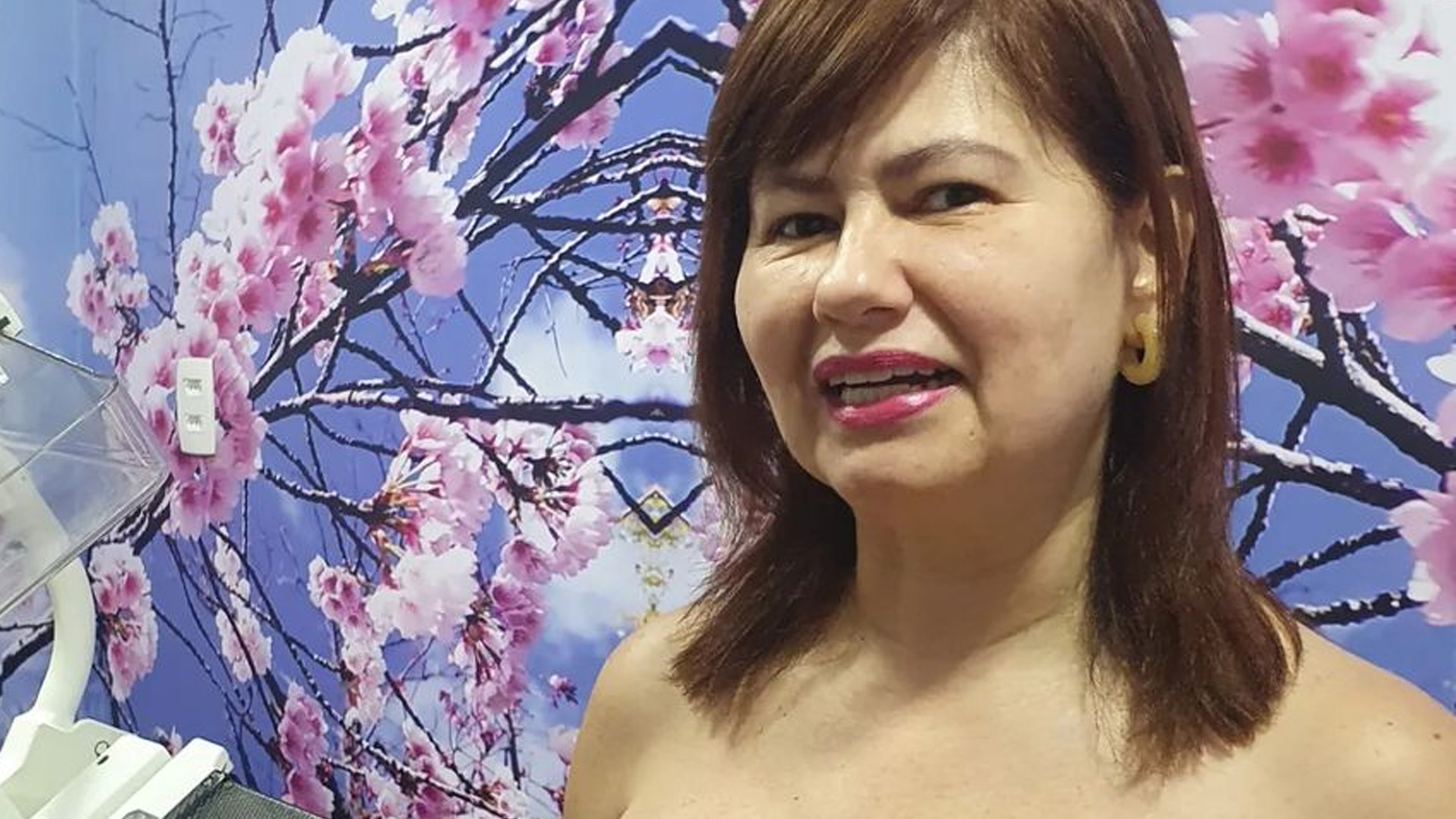 Narjara Turetta posa de topless e incentiva prevenção ao câncer de mama: “Já se tocou?”