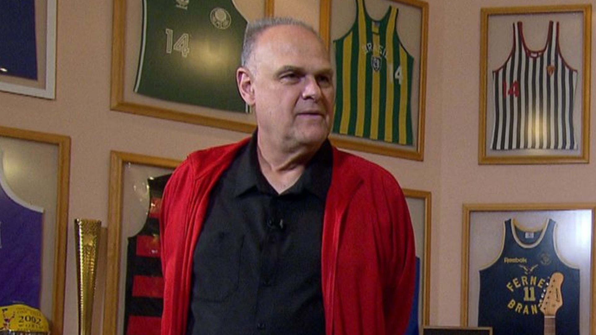 Oscar Schmidt desiste de tratamento contra câncer no cérebro e desabafa: “Eu mesmo decidi”