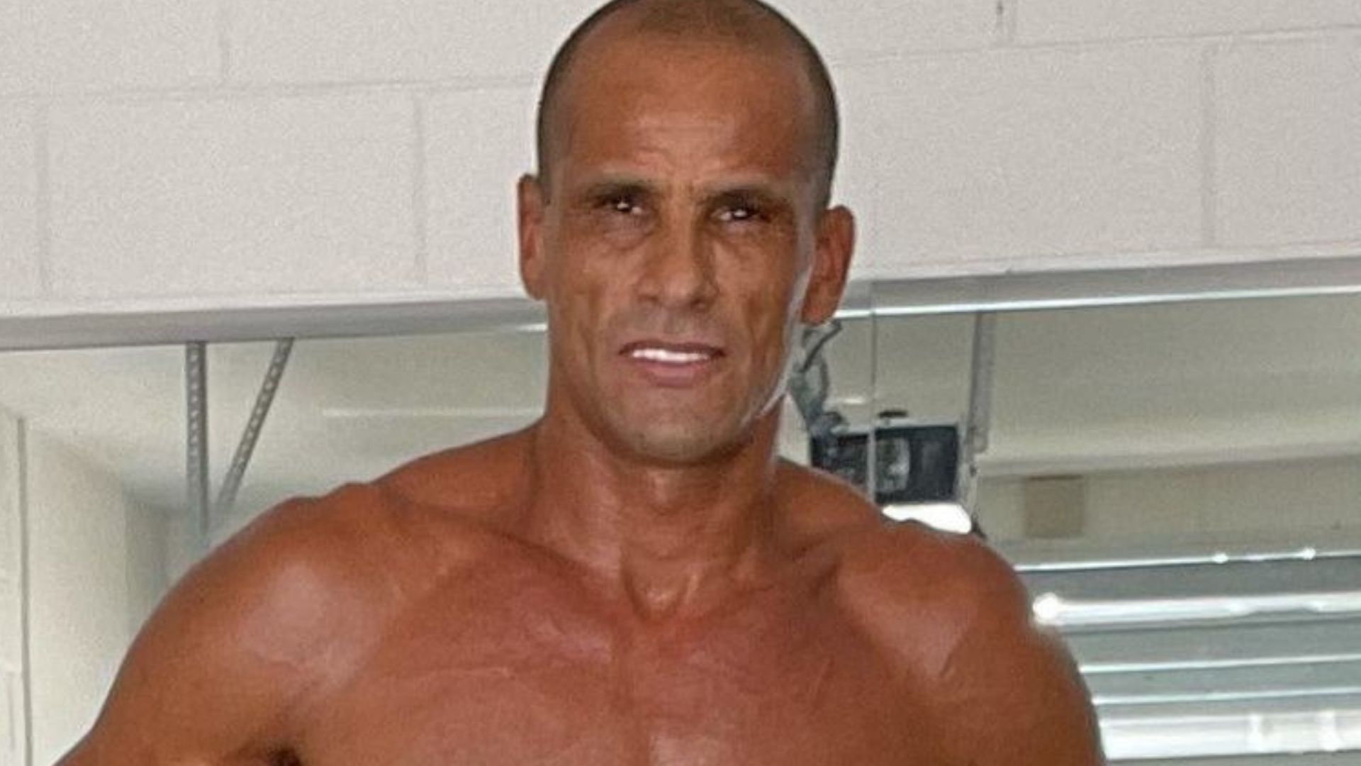 Lembra dele? Rivaldo surpreende ao exibir físico saradíssimo aos 50 anos: “Na ativa”